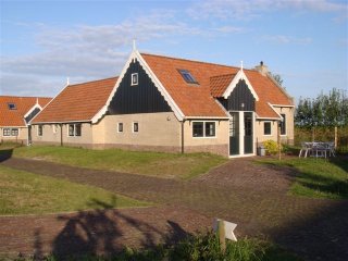 Buitenaanzicht De Stins Buitenaanzicht De Stins